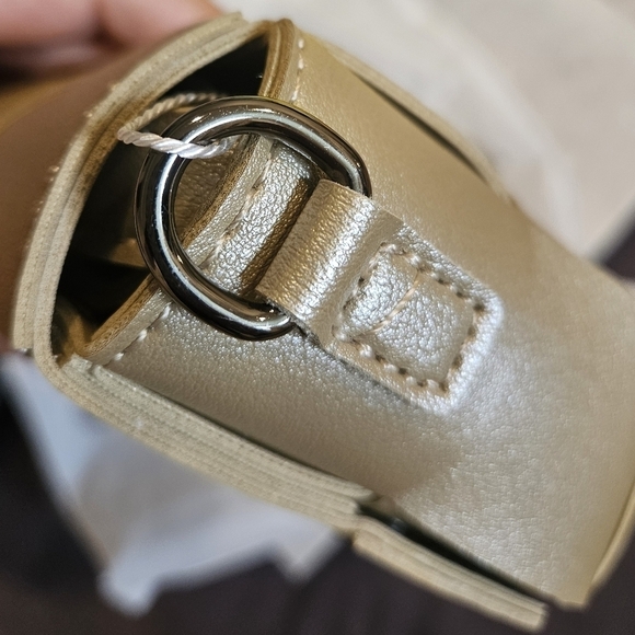 Claudia Canova weave crossbody bag in gold - Picture 4 of 6